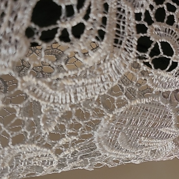 SUZY SHIER Cream Lace Tank Top, Cropped, Back Zipper Closure - Picture 7 of 10